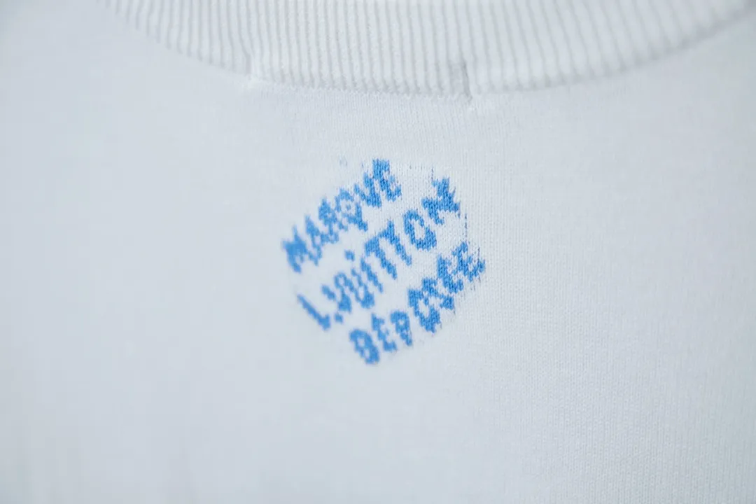 🅿️210 2025 L's new spring and summer knitted crew neck shirt imported machine 16 knitted pieces, front and rear panels, the pattern is partially hung with jacquard jacquard technology using 14 needles. It cannot achieve the clarity of cowboys riding three geese and the thickness of the original fabric. Use 40S long-staple fully combed cotton, long-staple, higher toughness, good blocking, strong resistance to pilling, environmentally friendly washing process s-xl